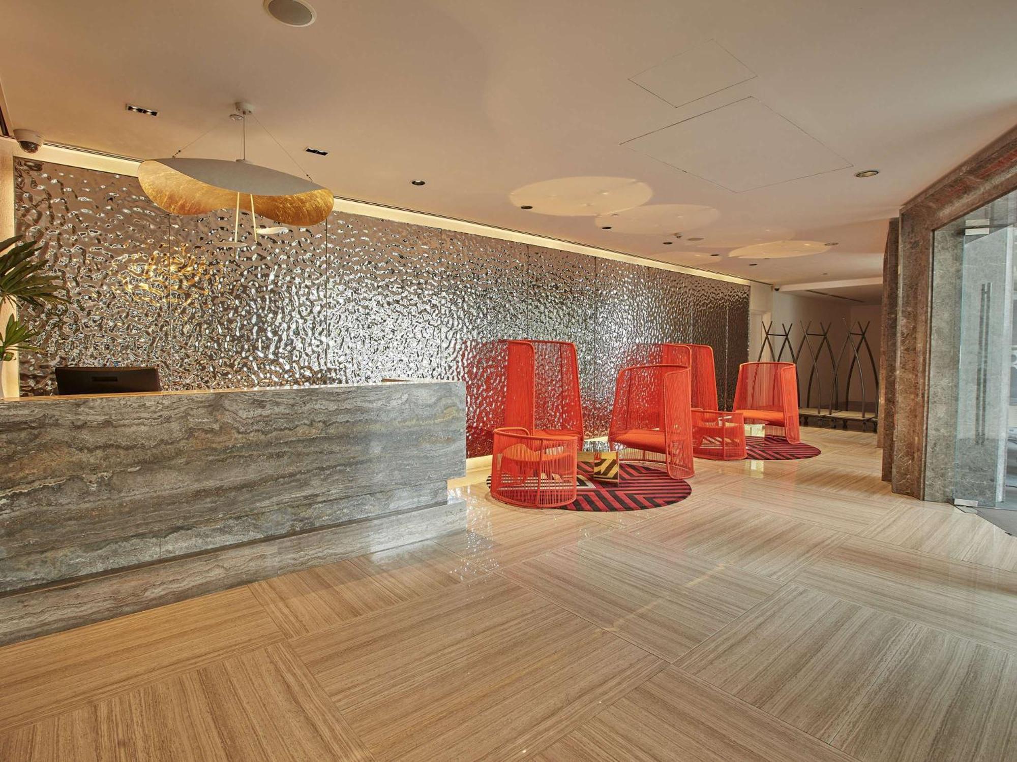 Novotel Suites Manila At Acqua Мандалуйонг Экстерьер фото