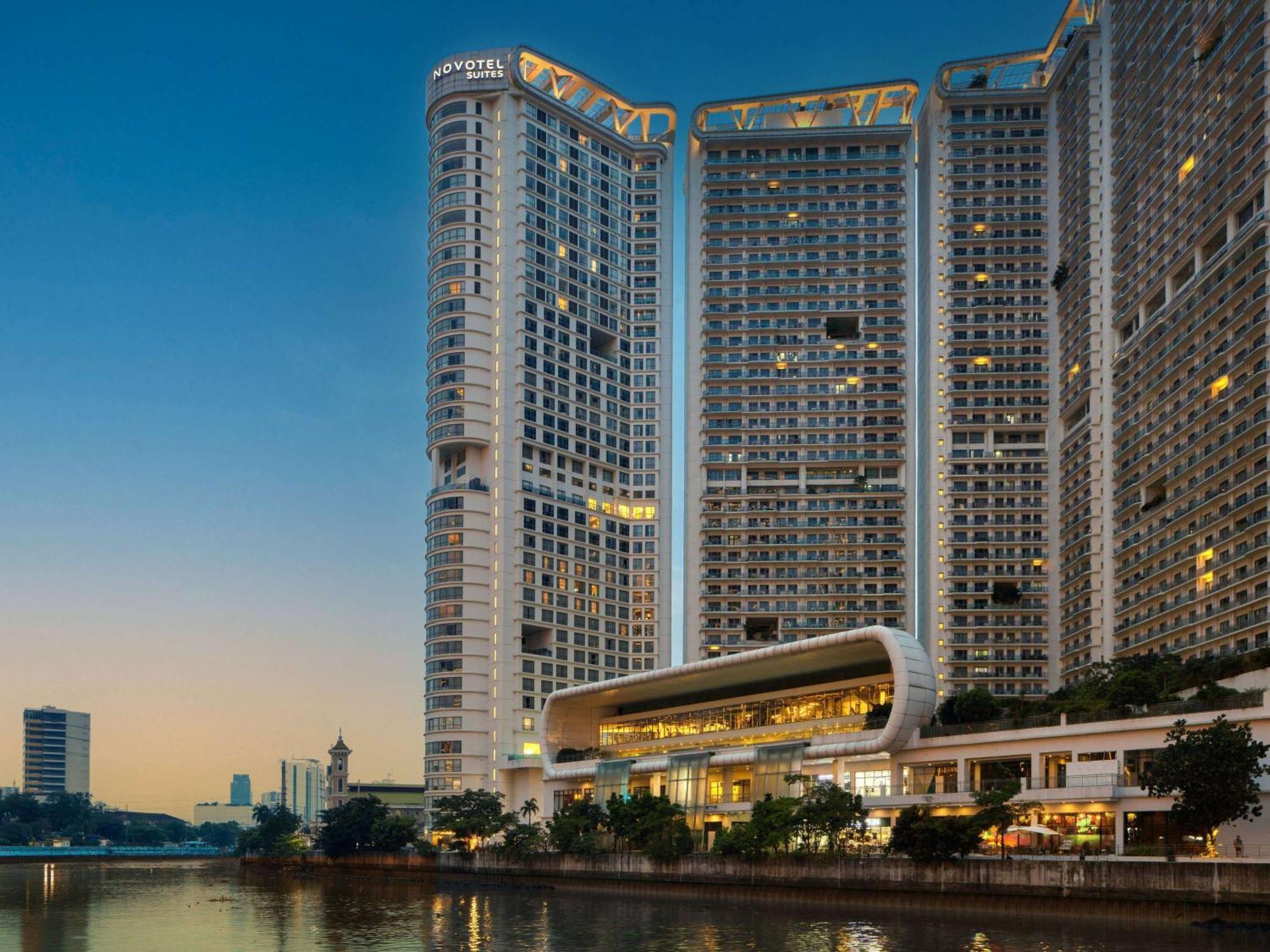 Novotel Suites Manila At Acqua Мандалуйонг Экстерьер фото