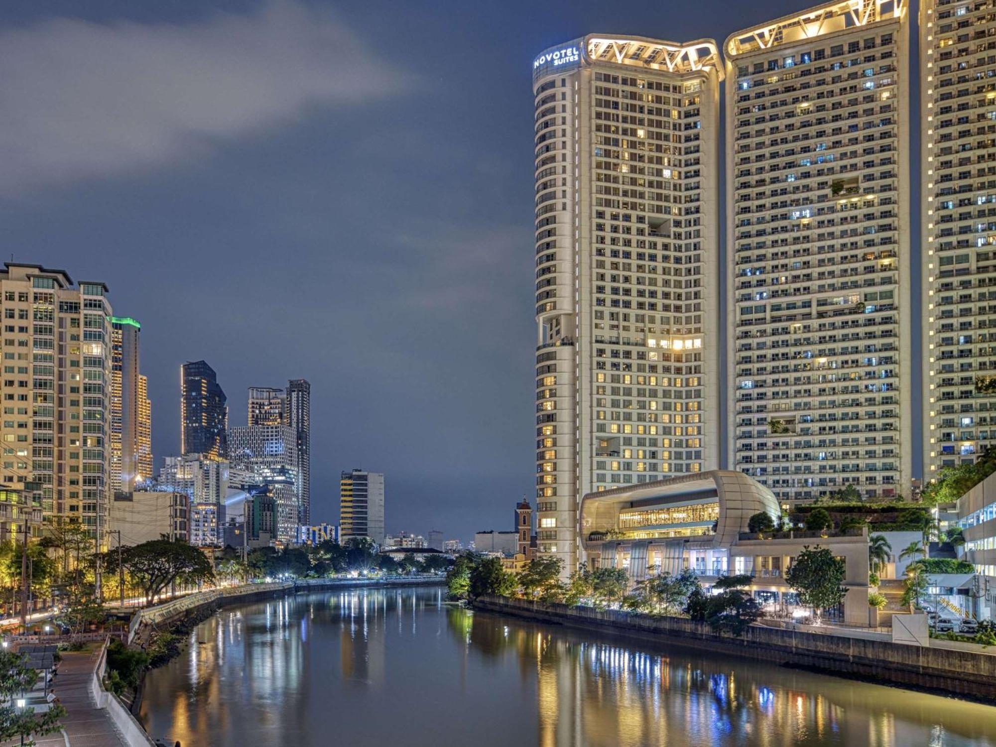 Novotel Suites Manila At Acqua Мандалуйонг Экстерьер фото
