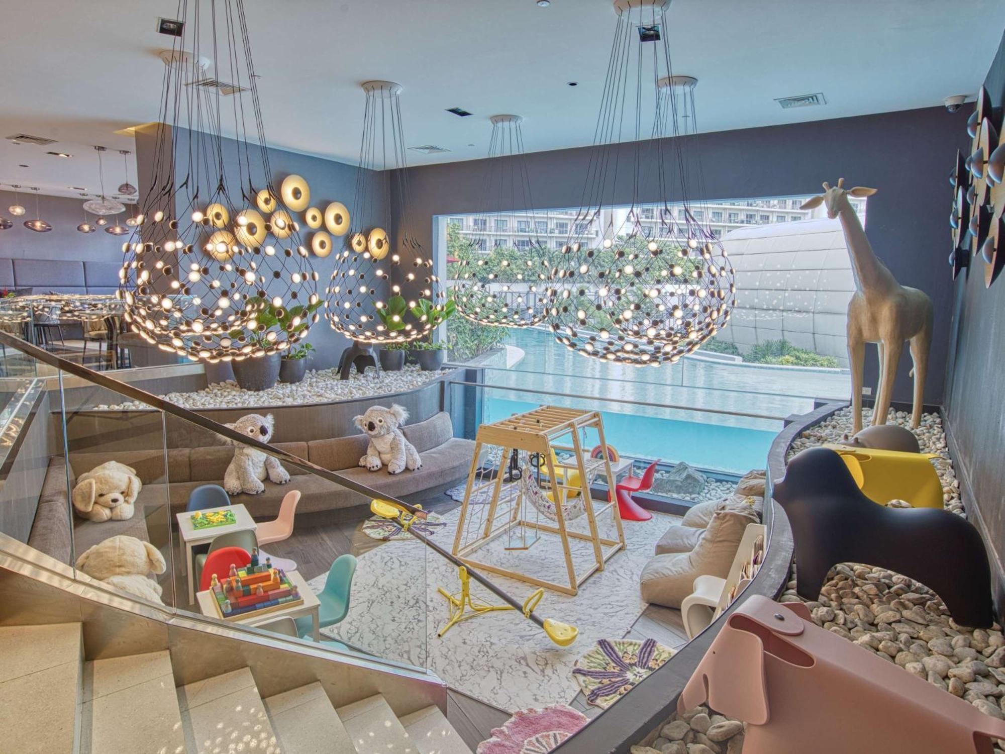 Novotel Suites Manila At Acqua Мандалуйонг Экстерьер фото