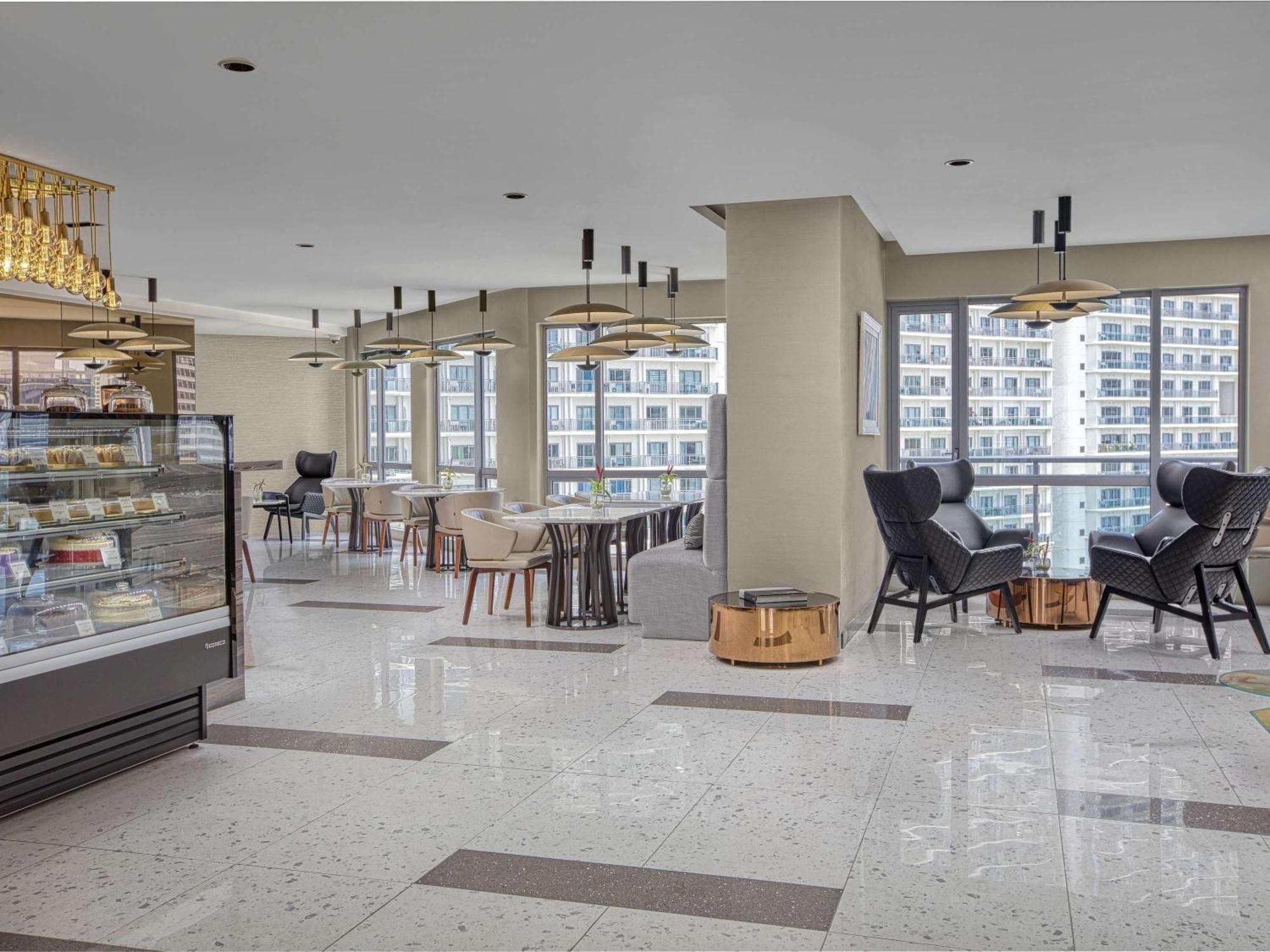 Novotel Suites Manila At Acqua Мандалуйонг Экстерьер фото