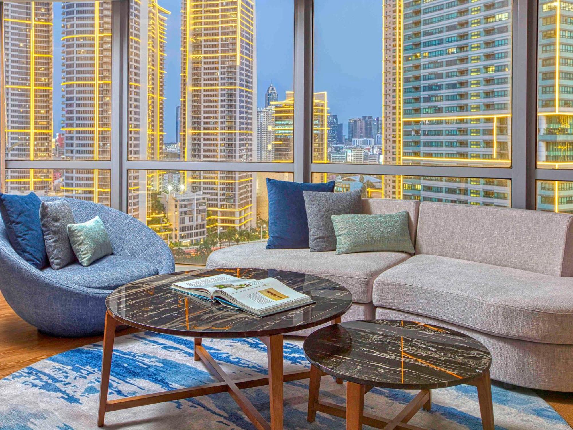 Novotel Suites Manila At Acqua Мандалуйонг Экстерьер фото