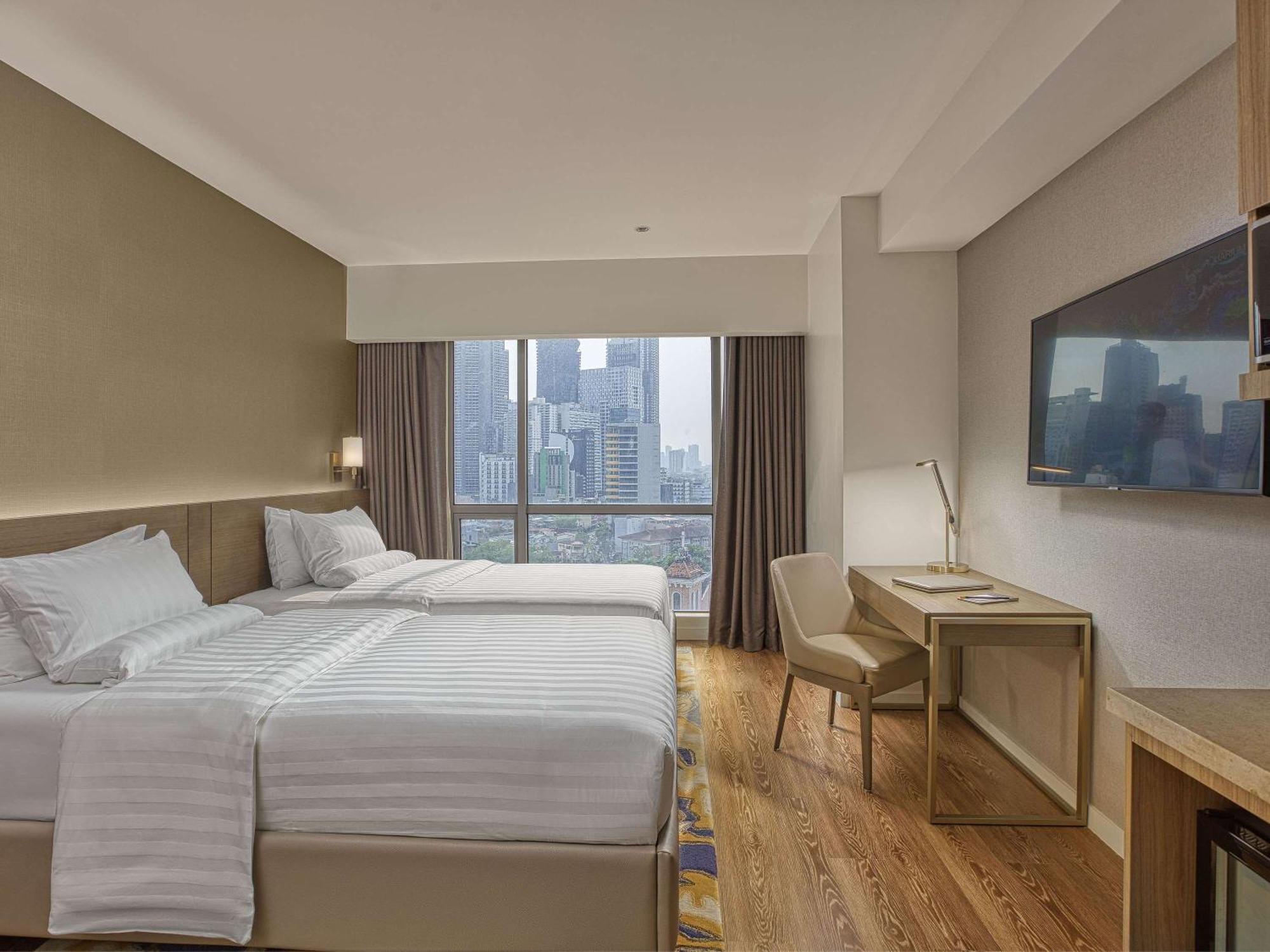 Novotel Suites Manila At Acqua Мандалуйонг Экстерьер фото